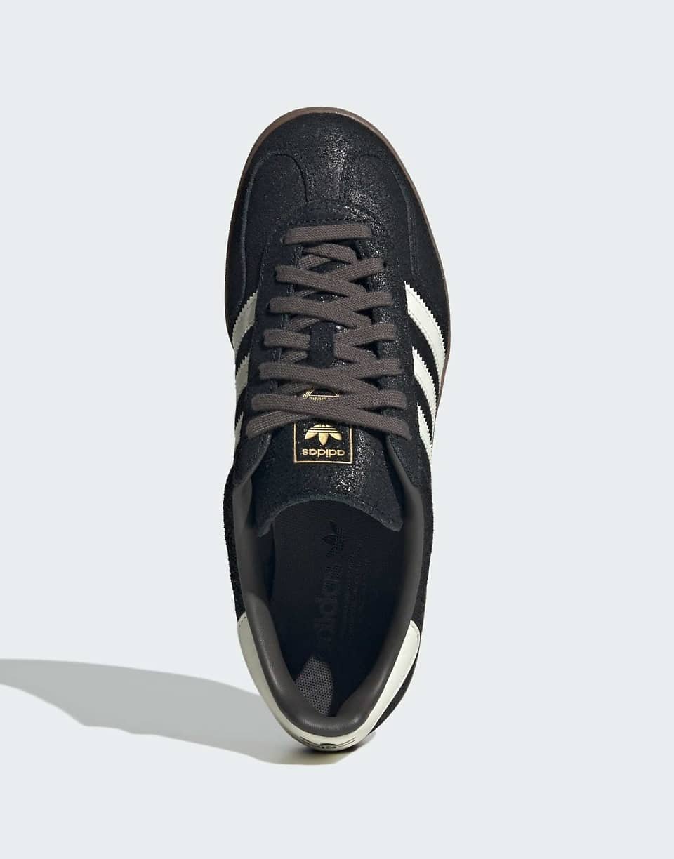 حذاء رياضي Gazelle Indoor بالأسود والأبيض