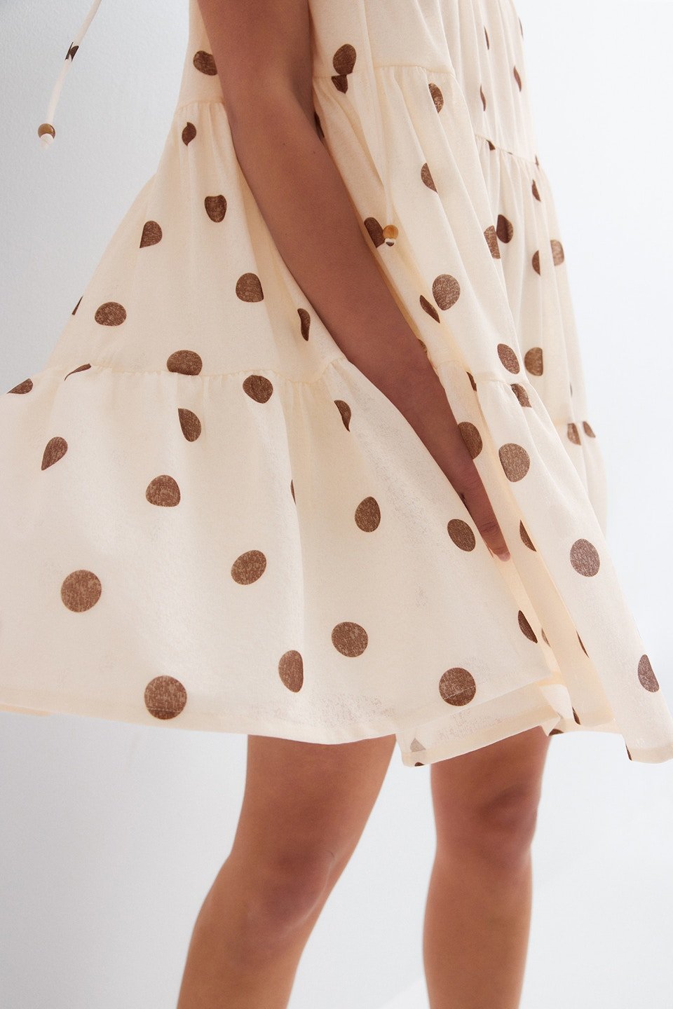 Robe d'été fluide à pois et fines bretelles