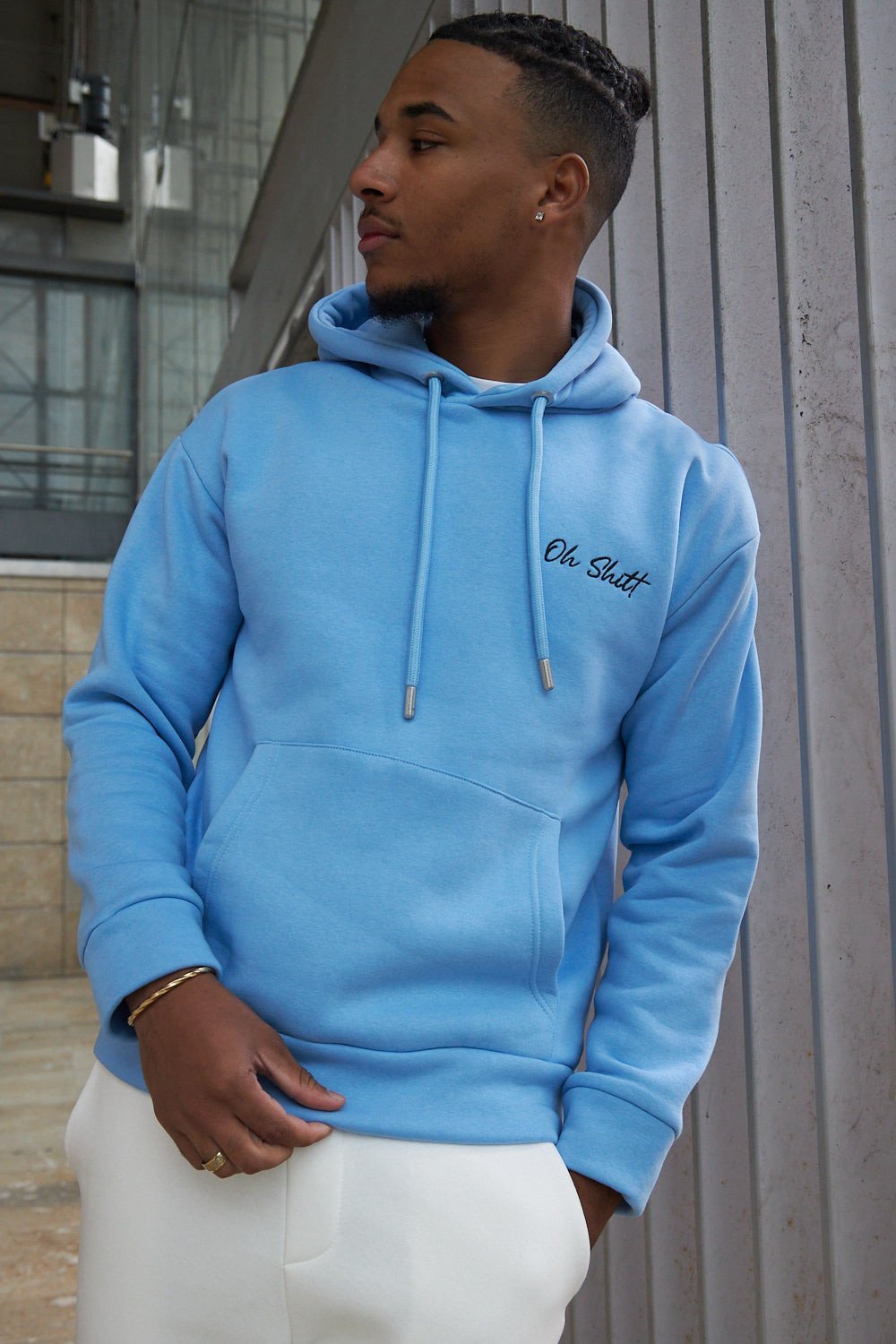 Sweat b capuche wase3 b ktaba zre9