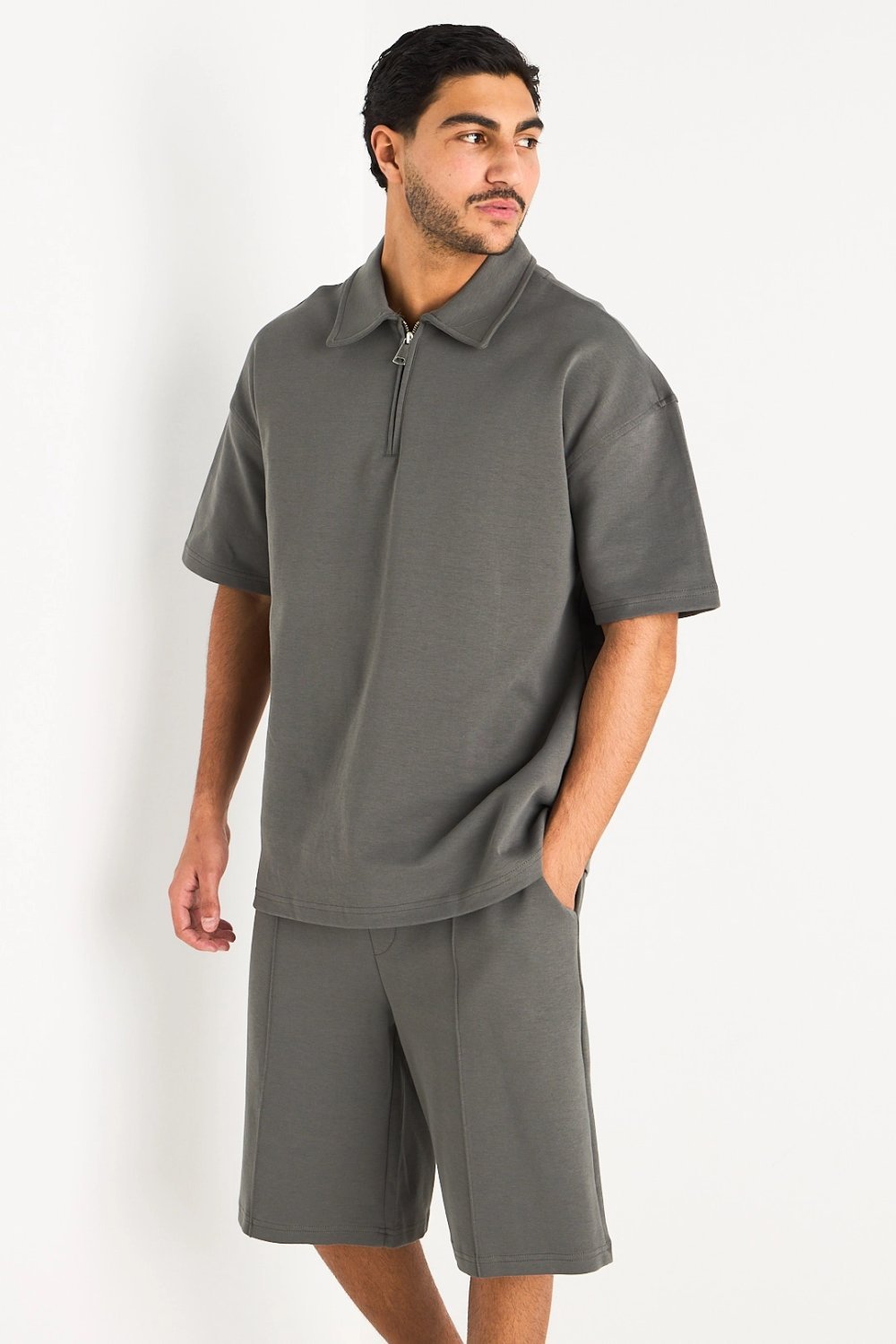 Ensemble t-shirt zippé et short anthracite