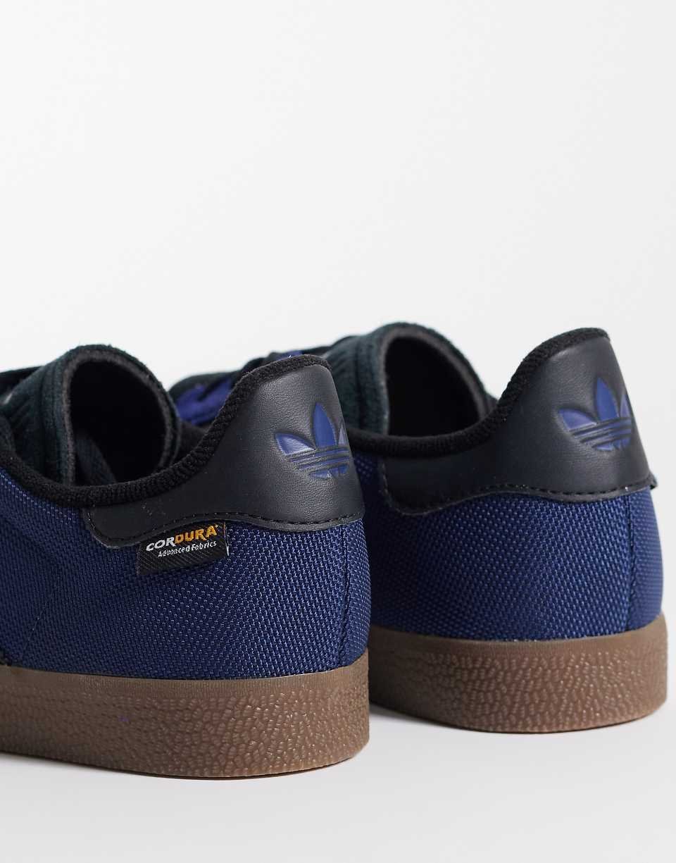 Gazelle trainers in blue and black