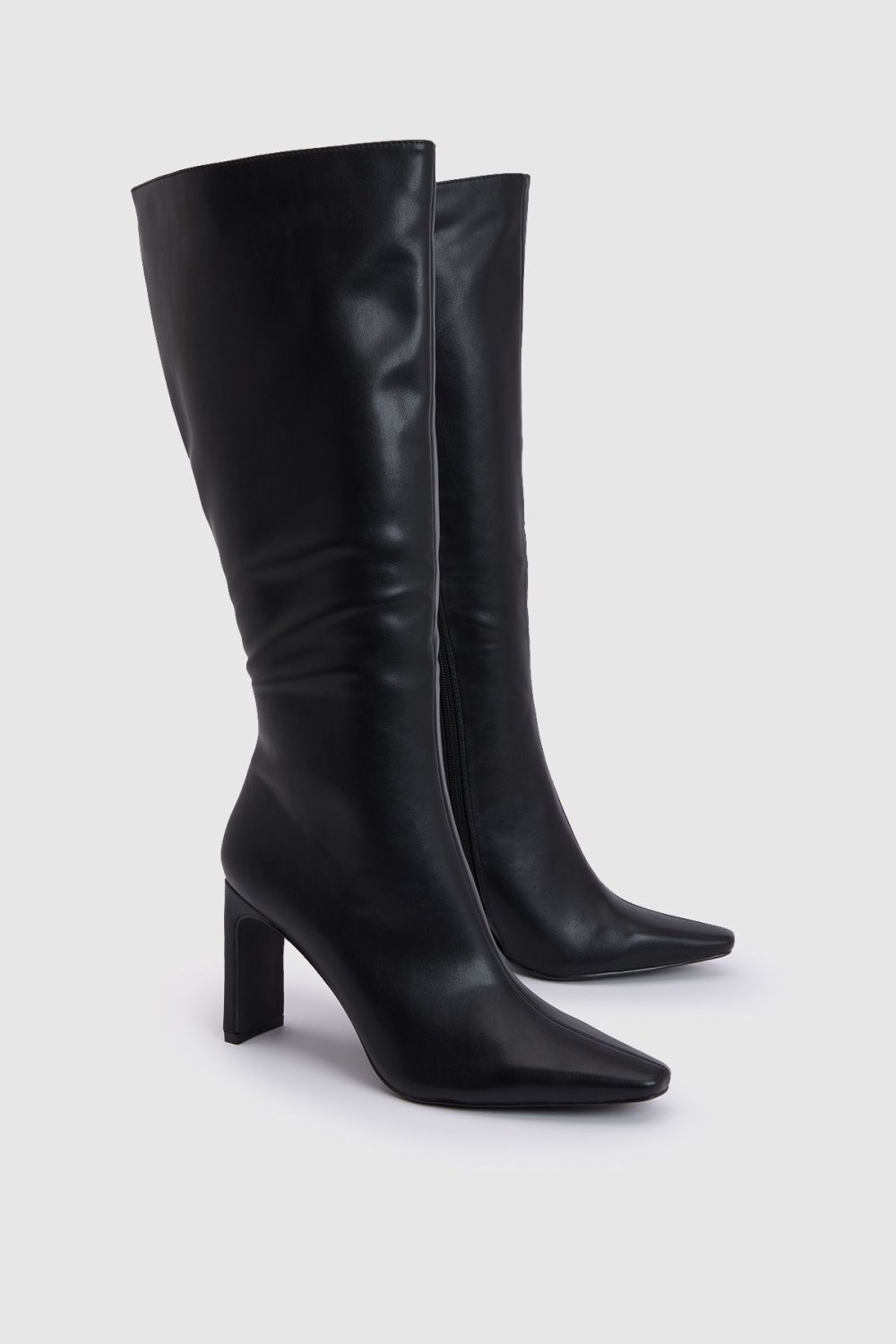 Pointed-toe flat knee-high boots