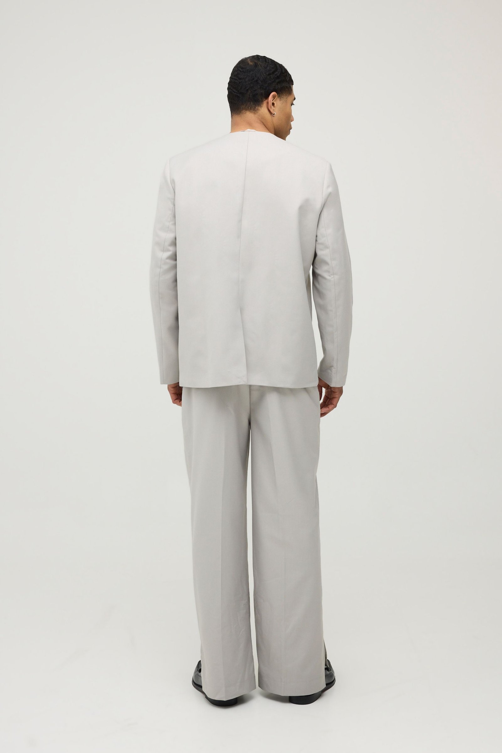 Collarless oversized blazer with fireman clasp