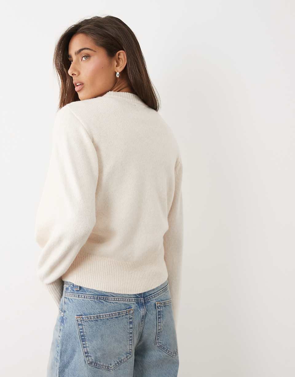 Pull col rond cintré en laine crème