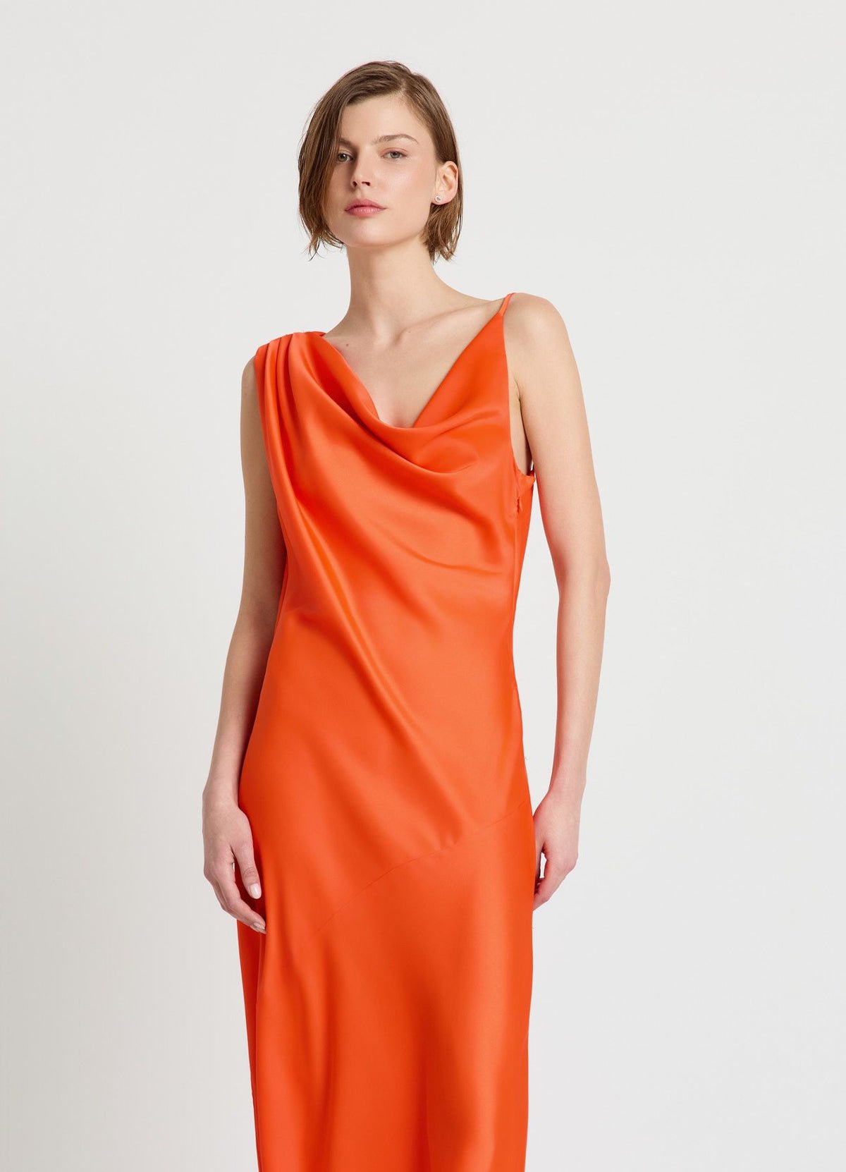 Robe asymétrique satin b col drapé