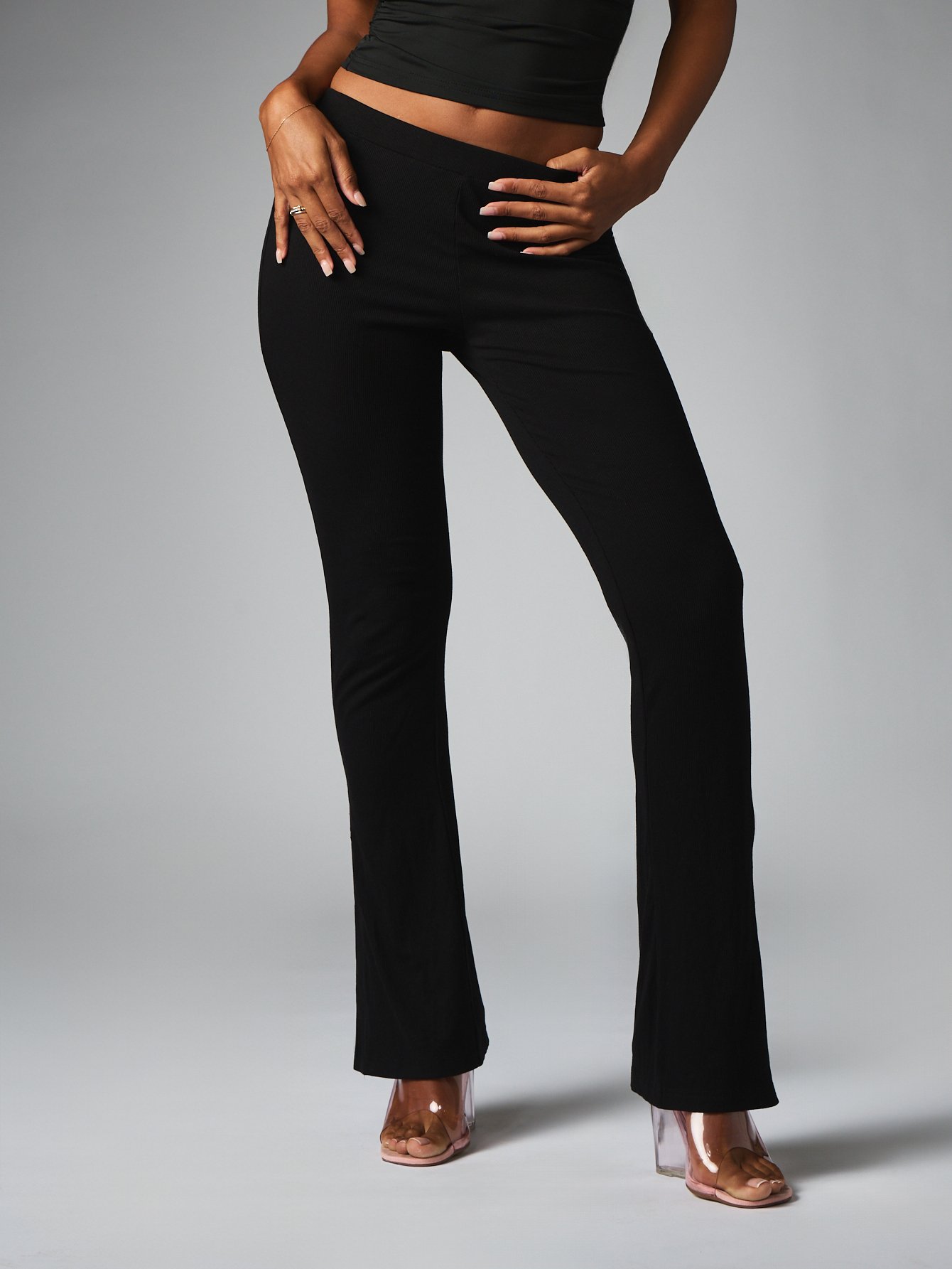 Pantalon évasé taille haute côtelé avec logo script