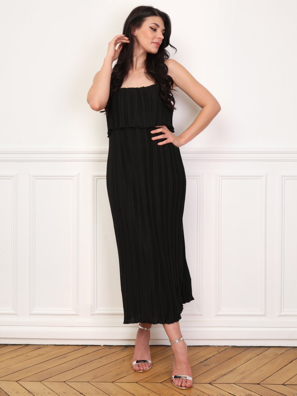 Robe twila plissée b col carré b volants k7la