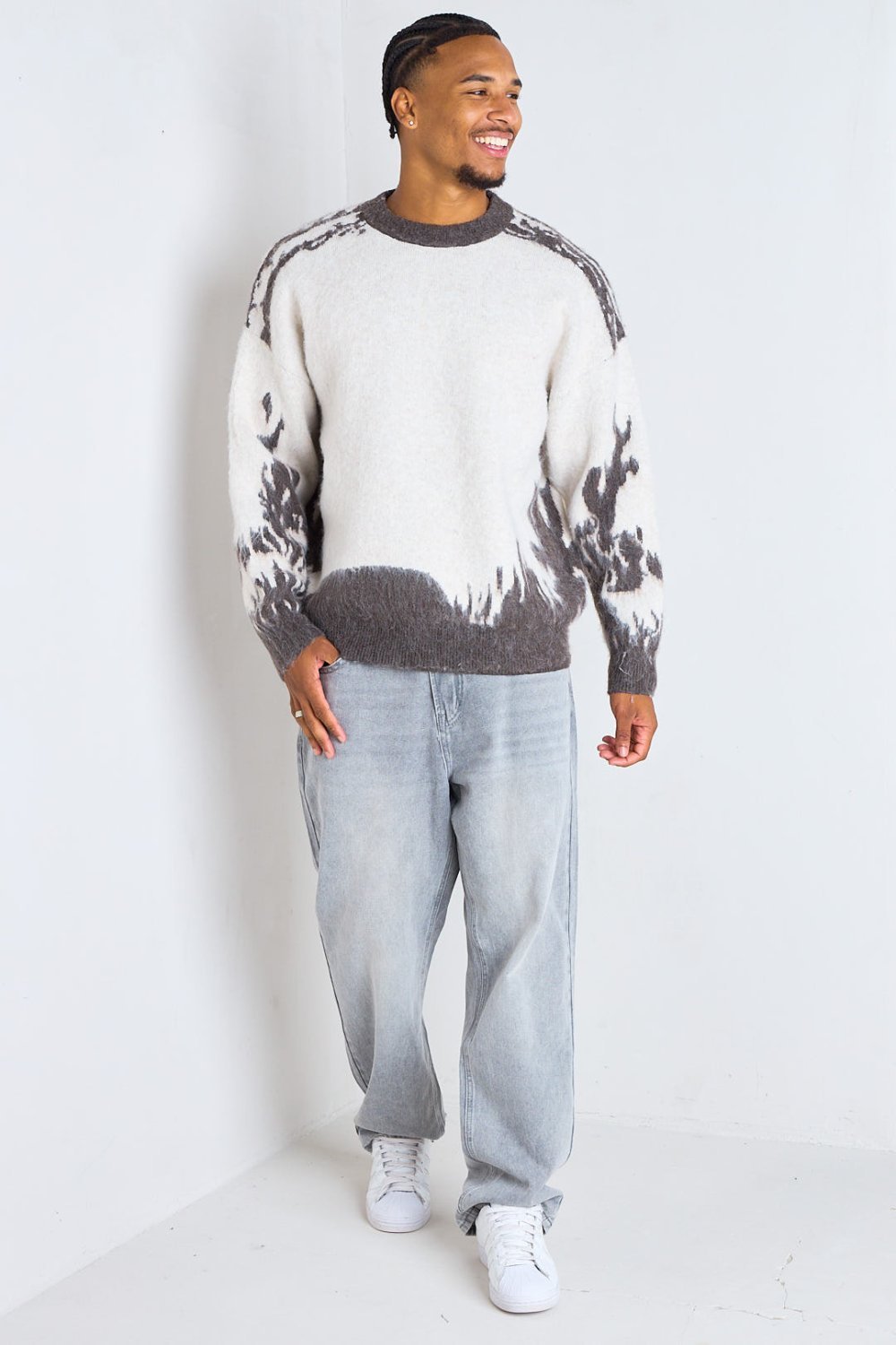 Pull col rond à motif abstrait beige et marron