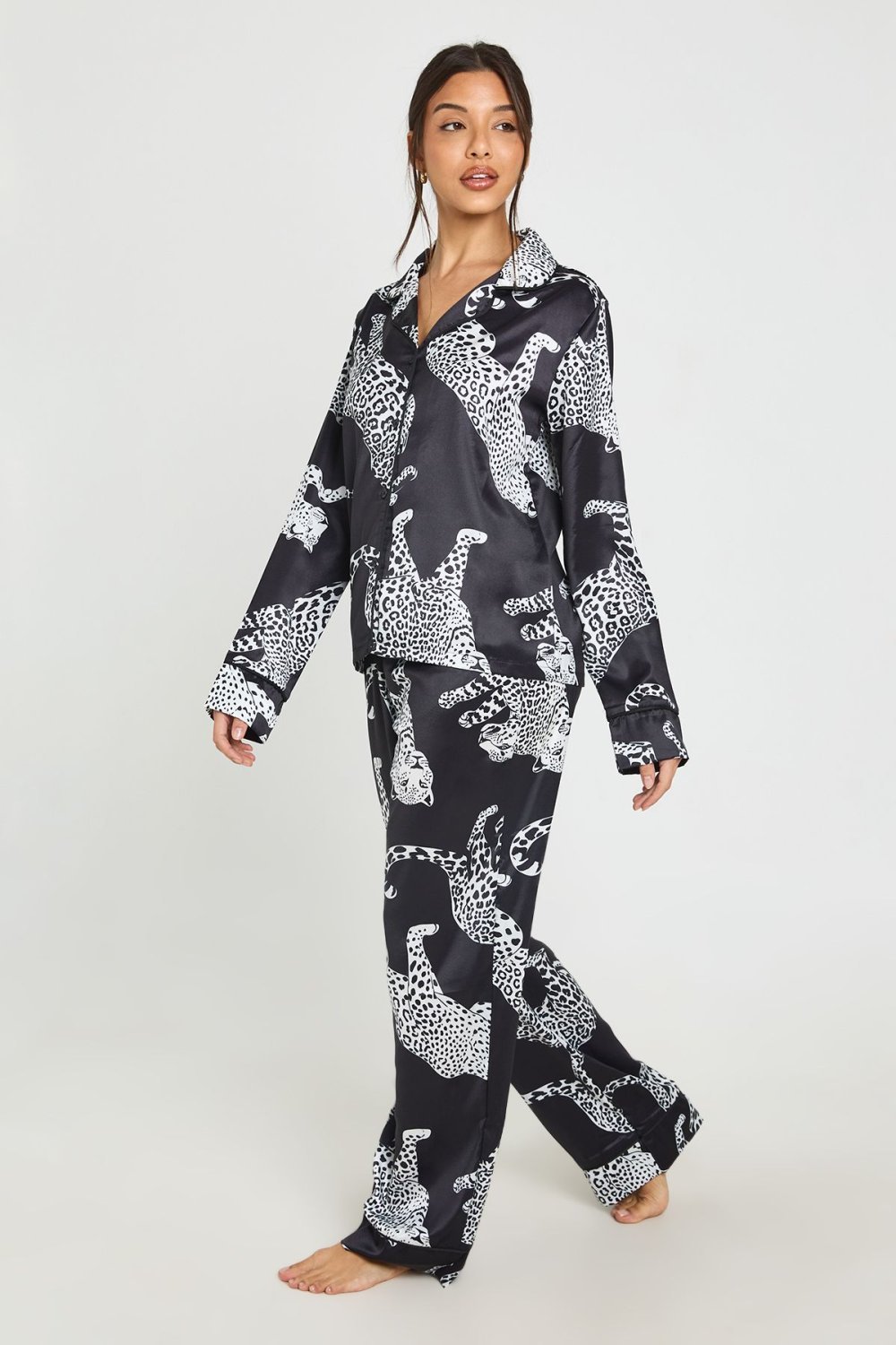 Pyjama haut et pantalon en satin léopard