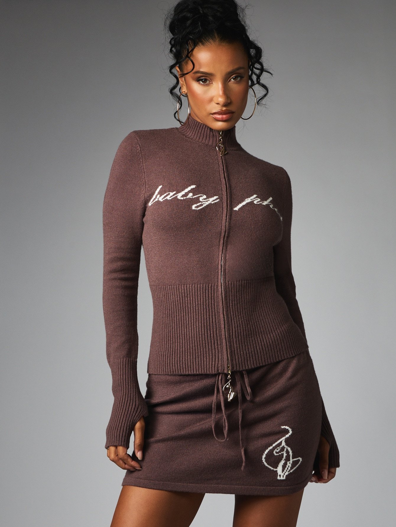 Cardigan Zippé En Tricot Script Avec Col Montant