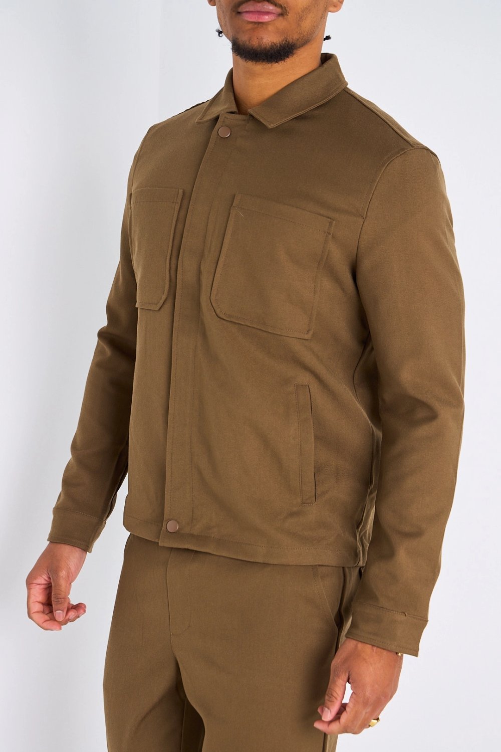 Ensemble veste col rabattu et pantalon kaki