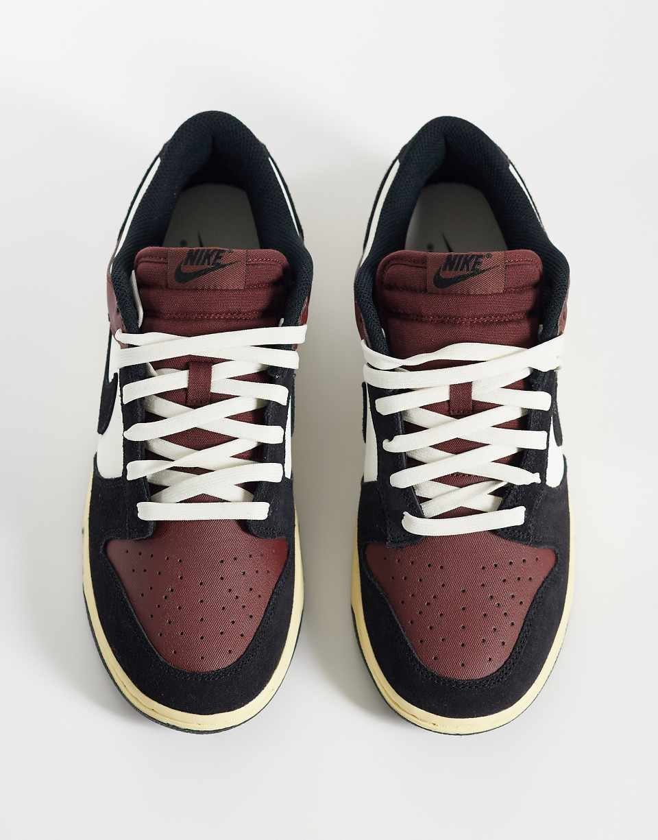 حذاء رياضي Dunk Low PRM بالعنابي والأسود
