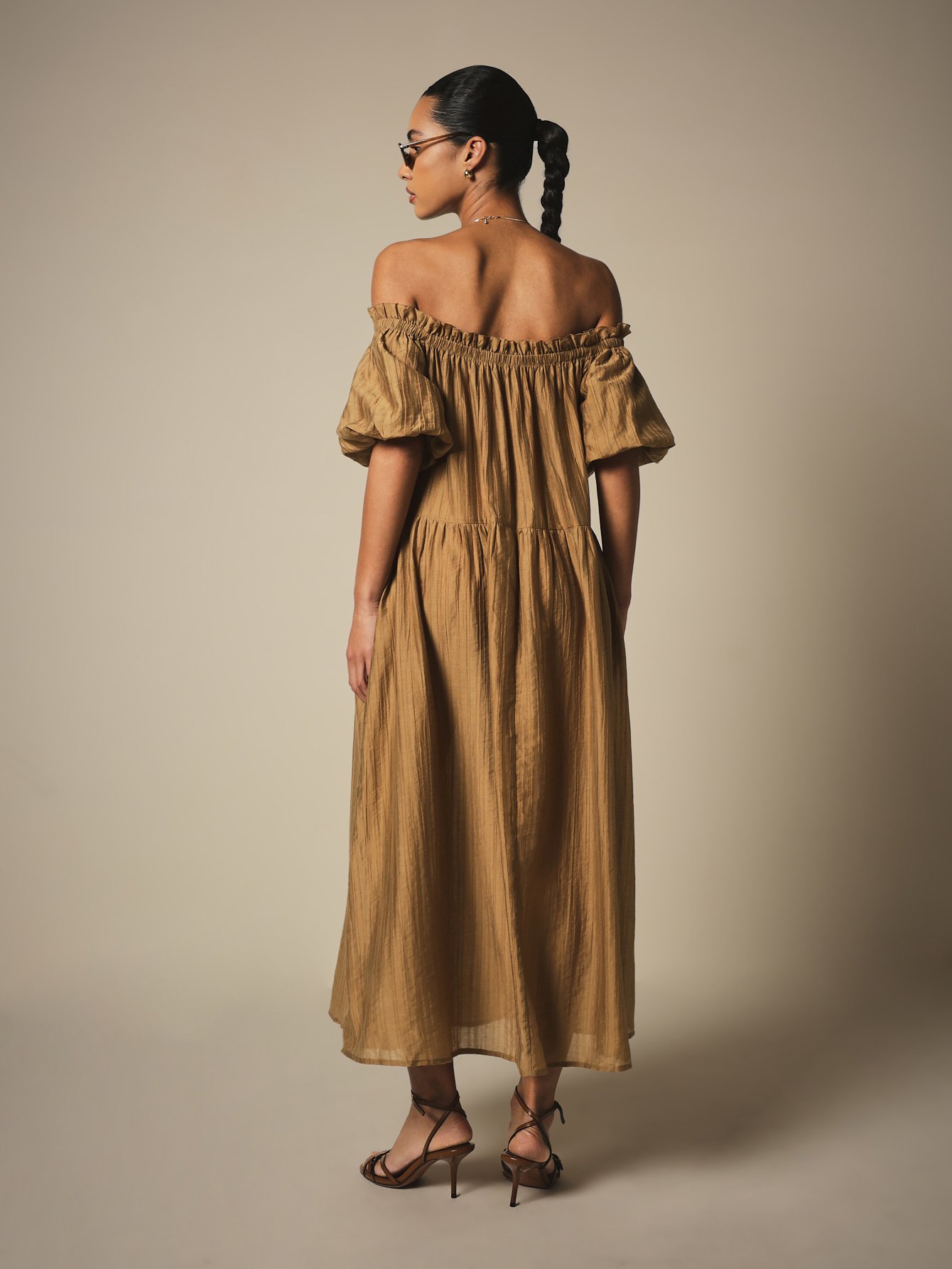 Robe mi-longue bohème b ktaf mbayna w volants