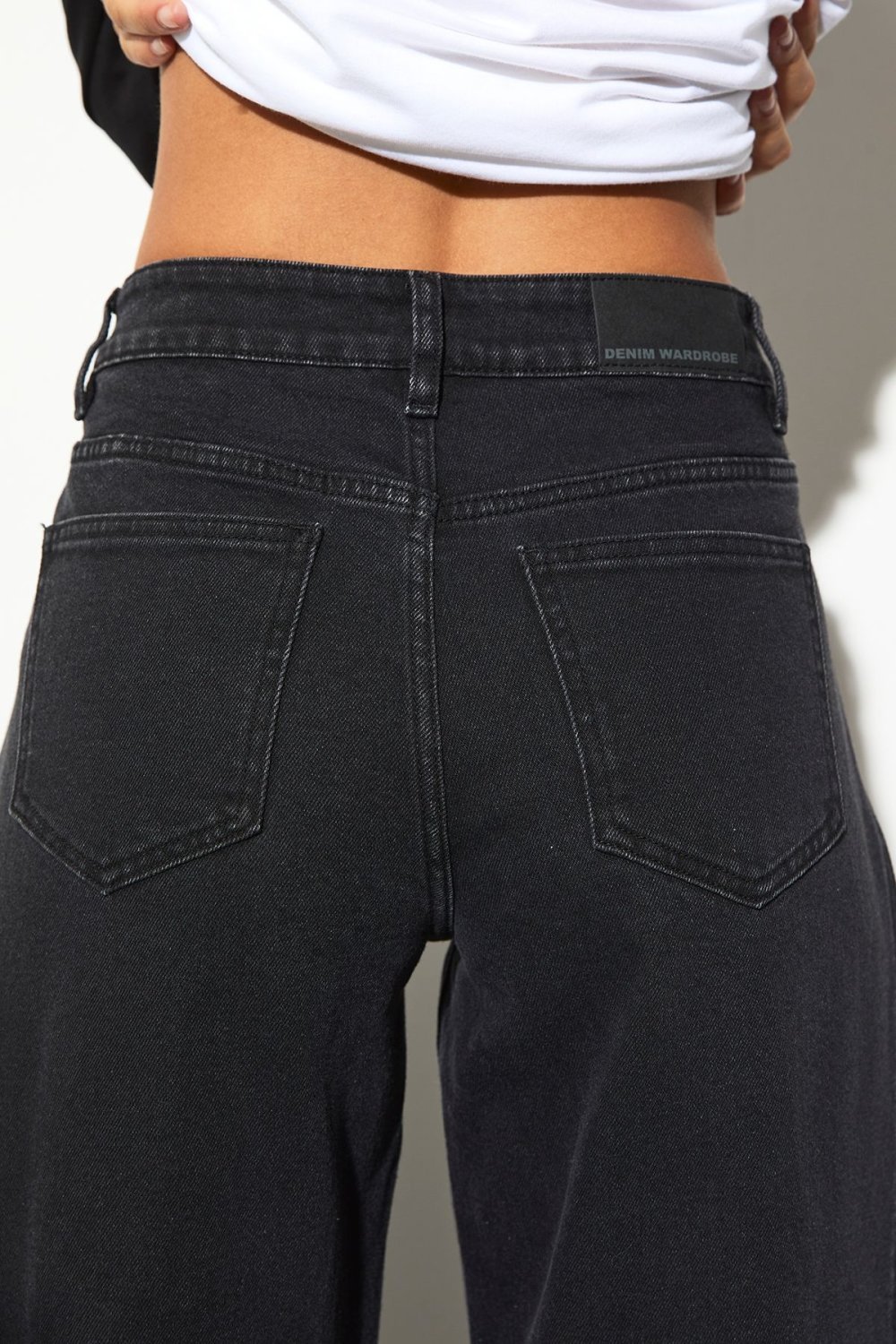 Jean barrel taille mi-haute noir délavé