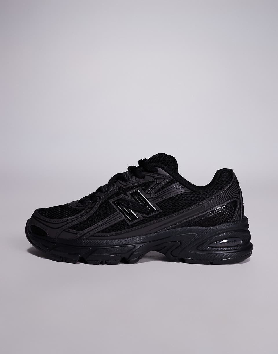 740 trainers in black