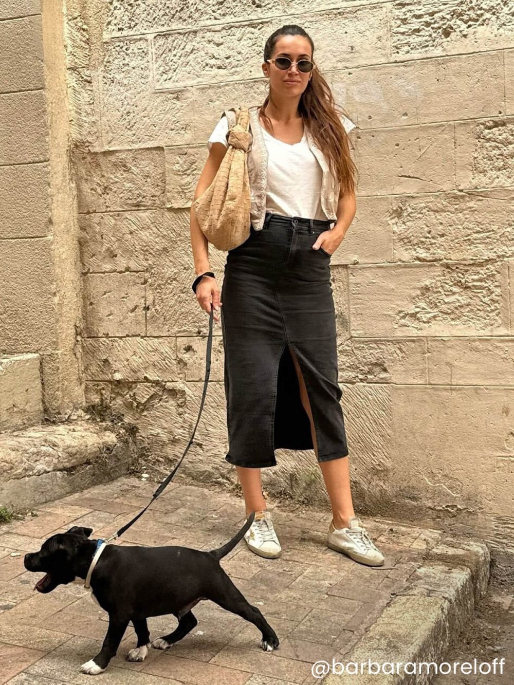 Gilet sans manches à broderies contrastées