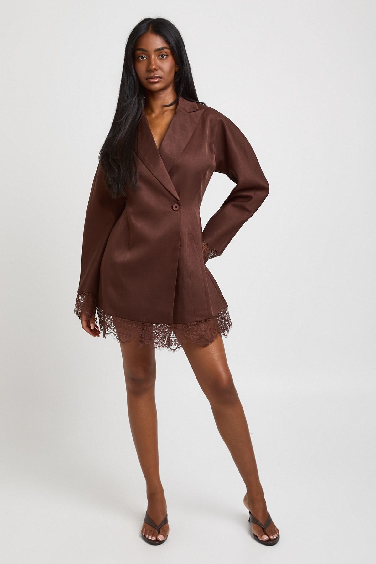 Robe blazer mhaykla b ourlet dyal dentelle