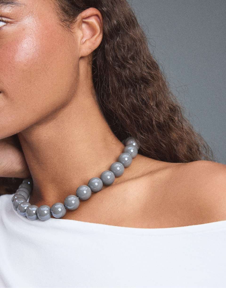 Lot de 2 colliers de perles gris