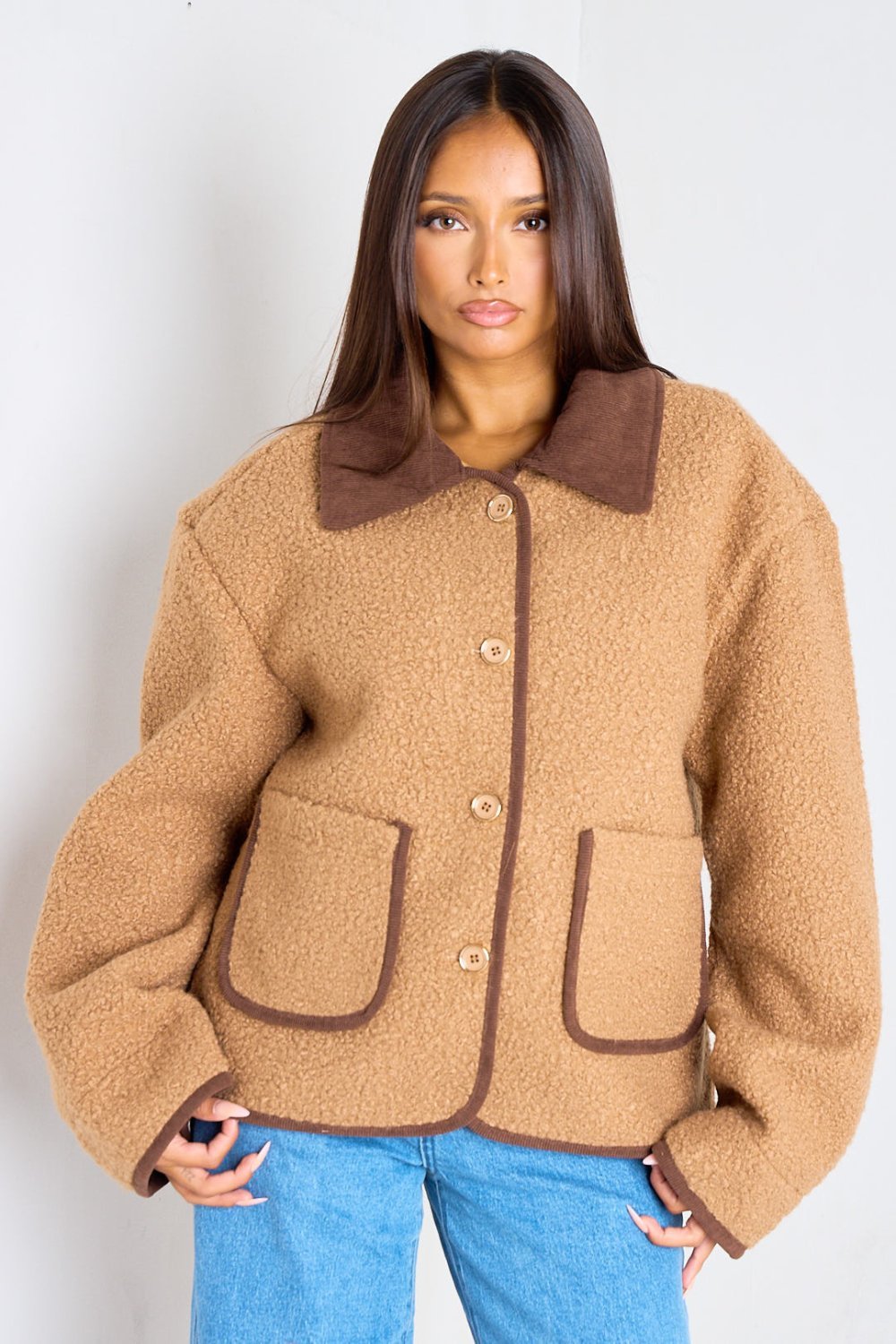 Veste courte en laine bouclée bicolore marron clair