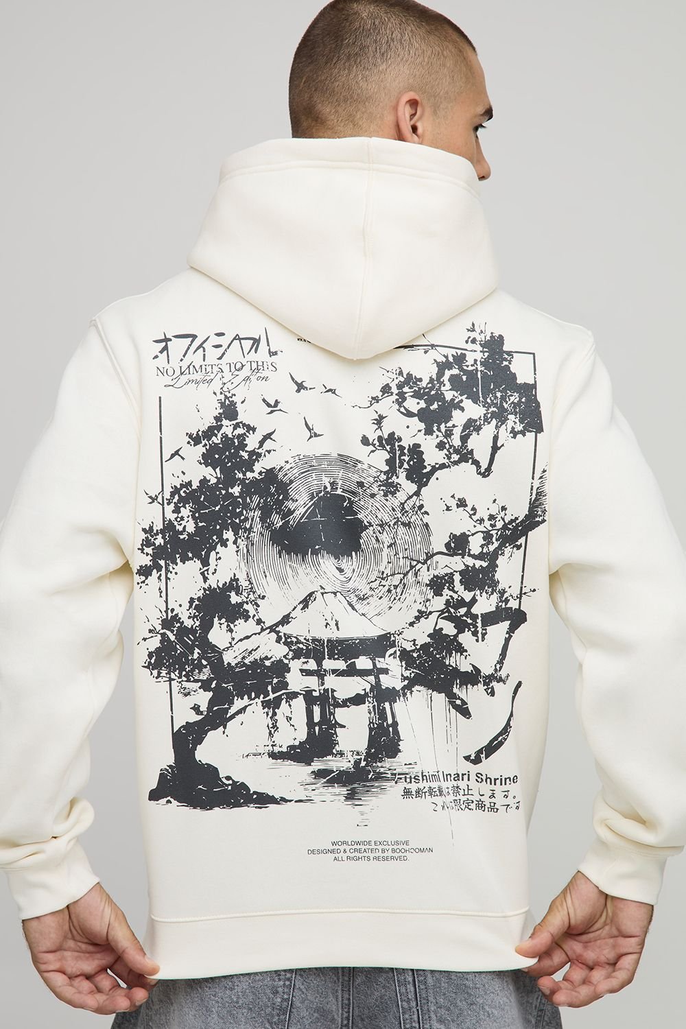 Hoodie à capuche en écru, coupe régulière, imprimé d’un motif de paysage pochoir
