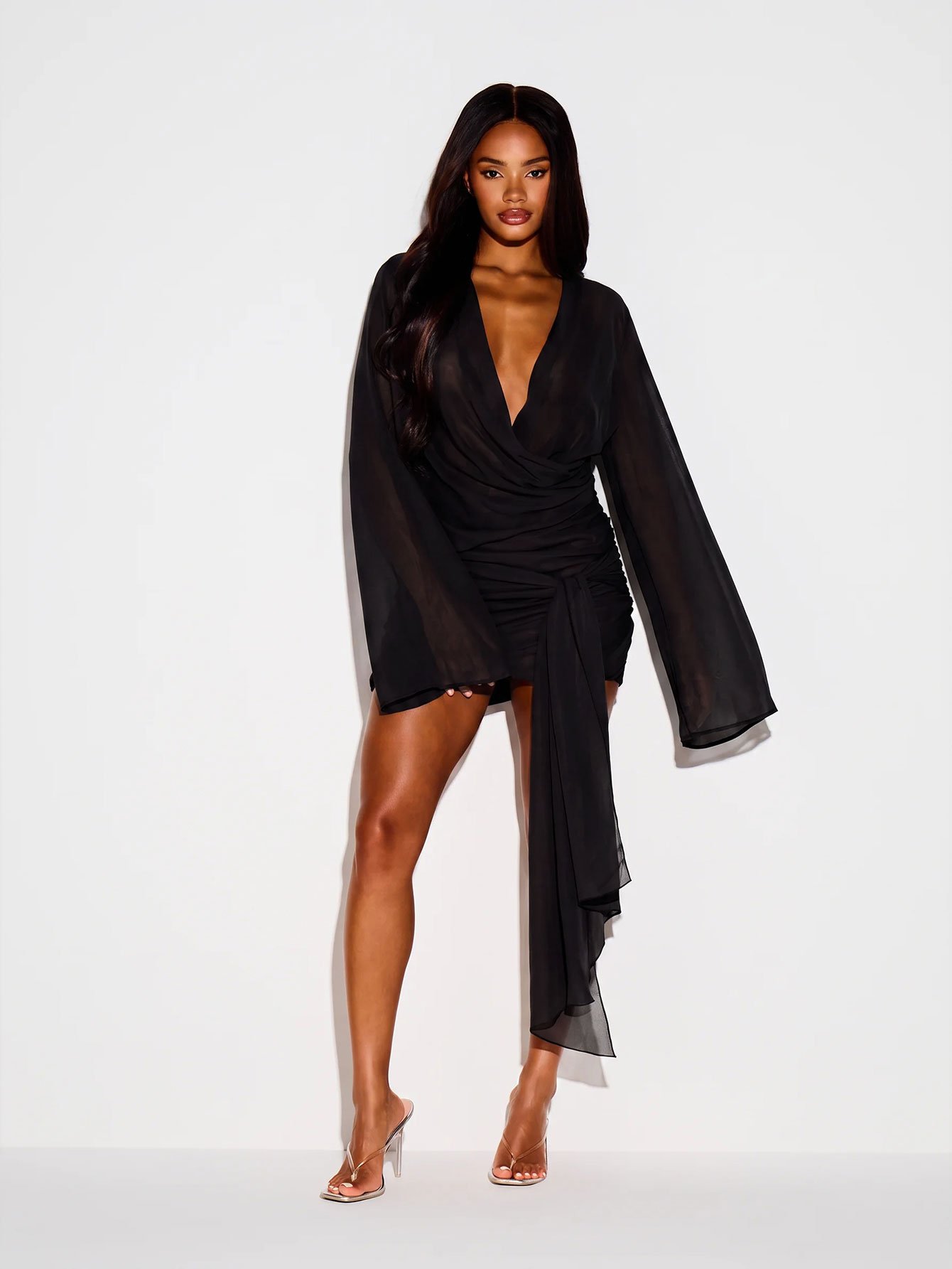 Robe Mini À Col V Plongeant Avec Manches Cape