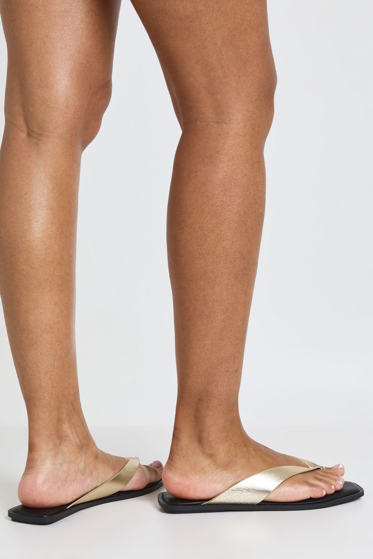 Metallic square-toe flip-flops