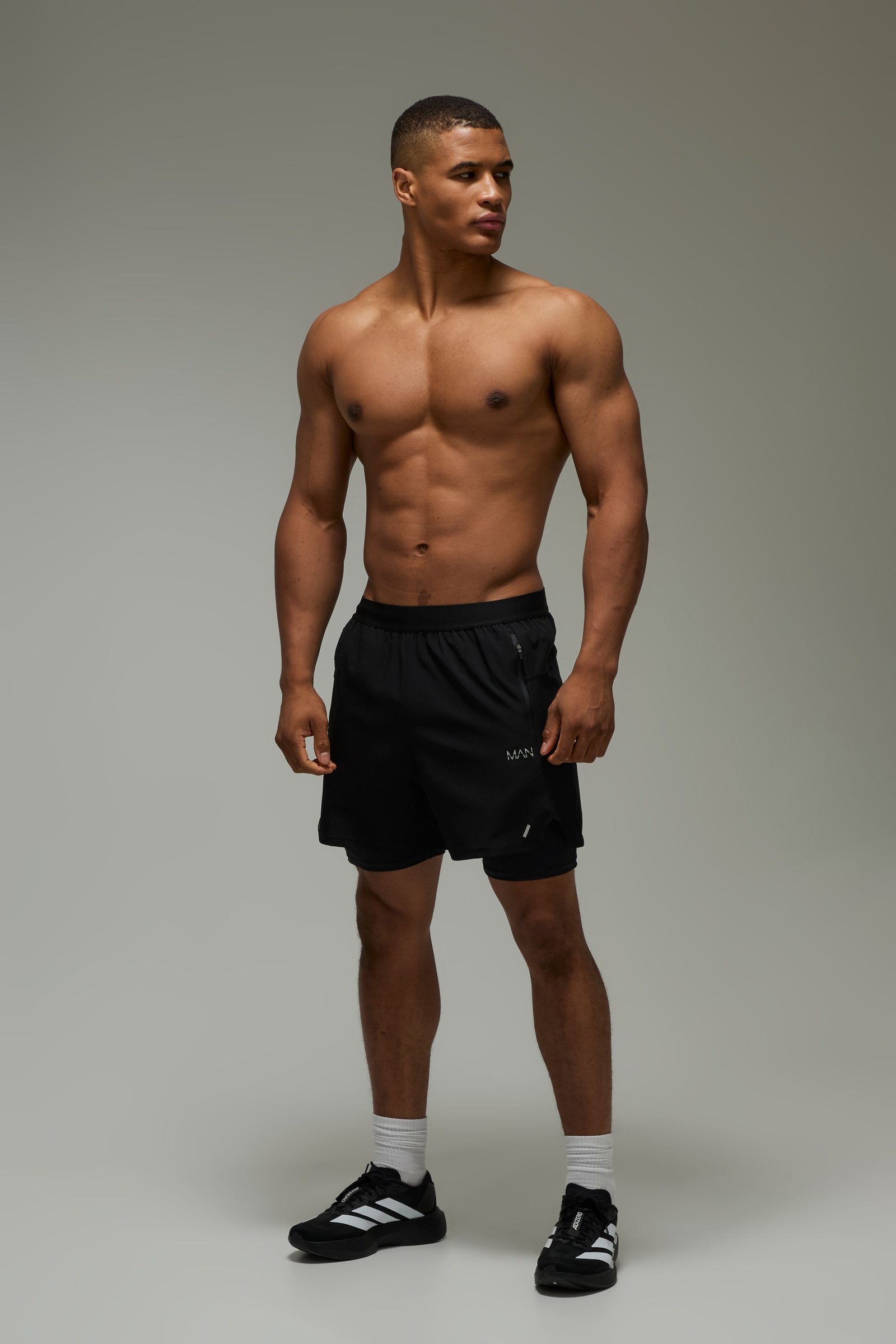 شورت MAN Active 2 في 1 من قماش منسوج مطاطي