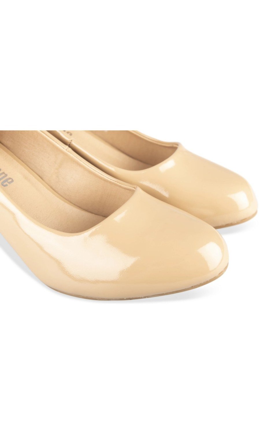 Beige patent block-heel round-toe pumps