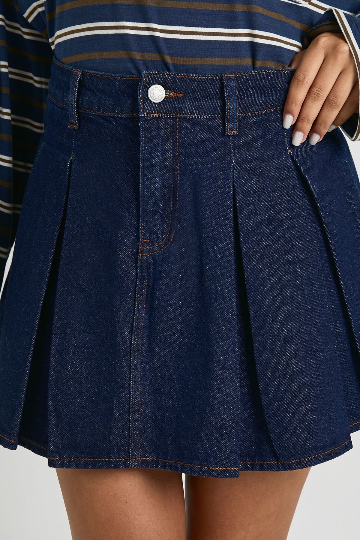 Pleated denim skirt