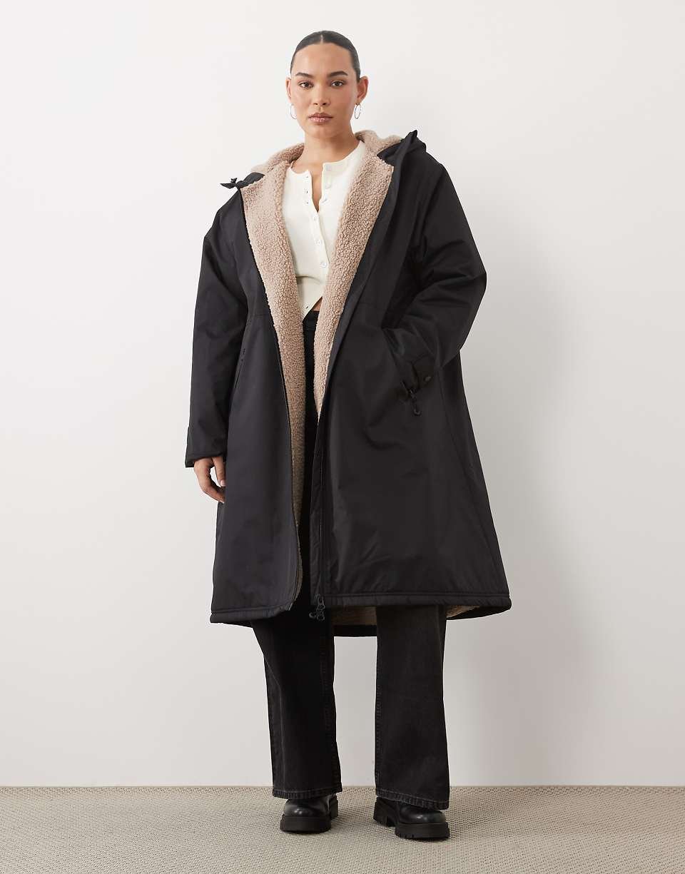 ASOS DESIGN Curve trench avec doublure imitation peau de mouton en noir