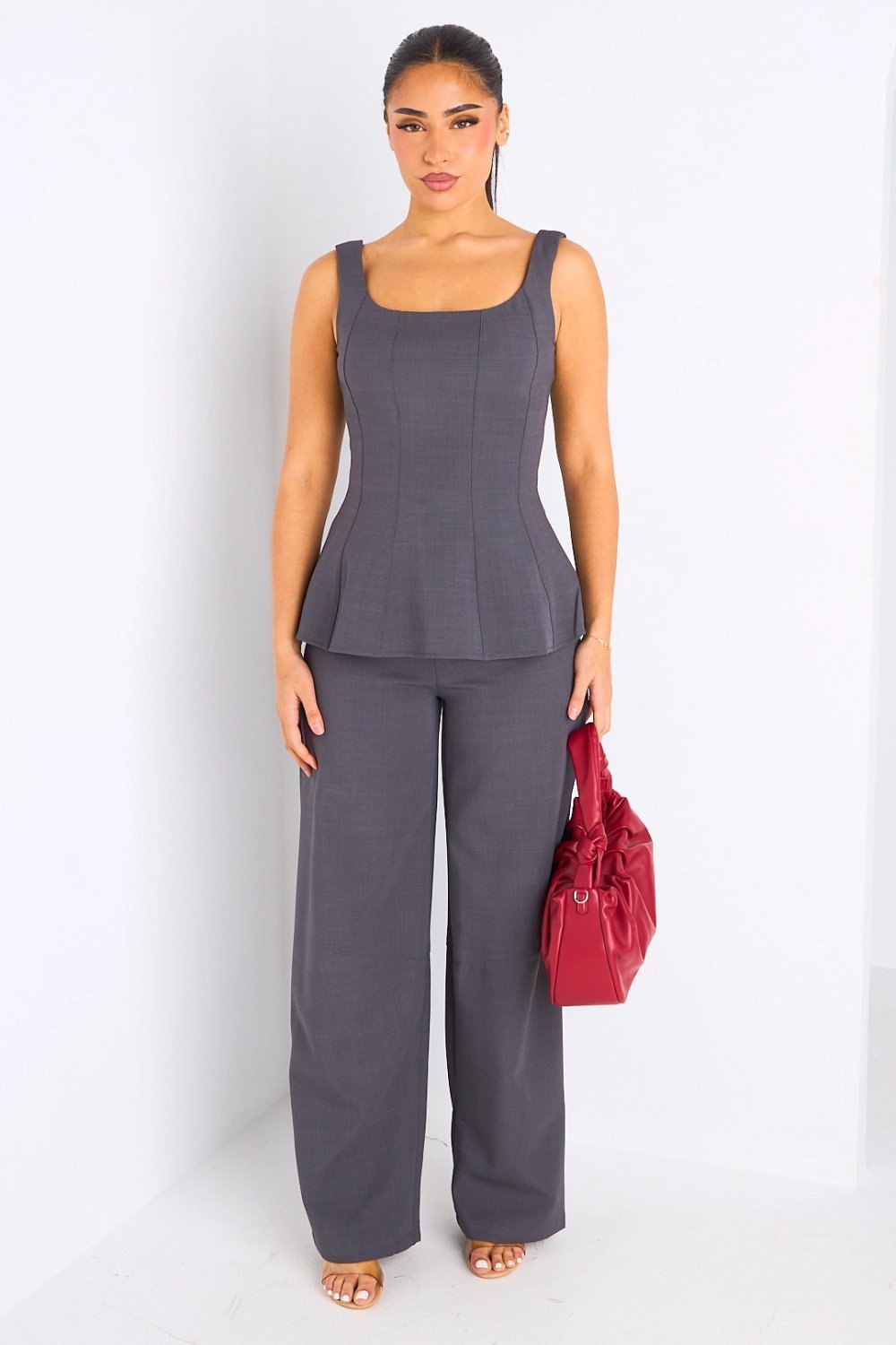 Ensemble top à bretelles et pantalon droit gris