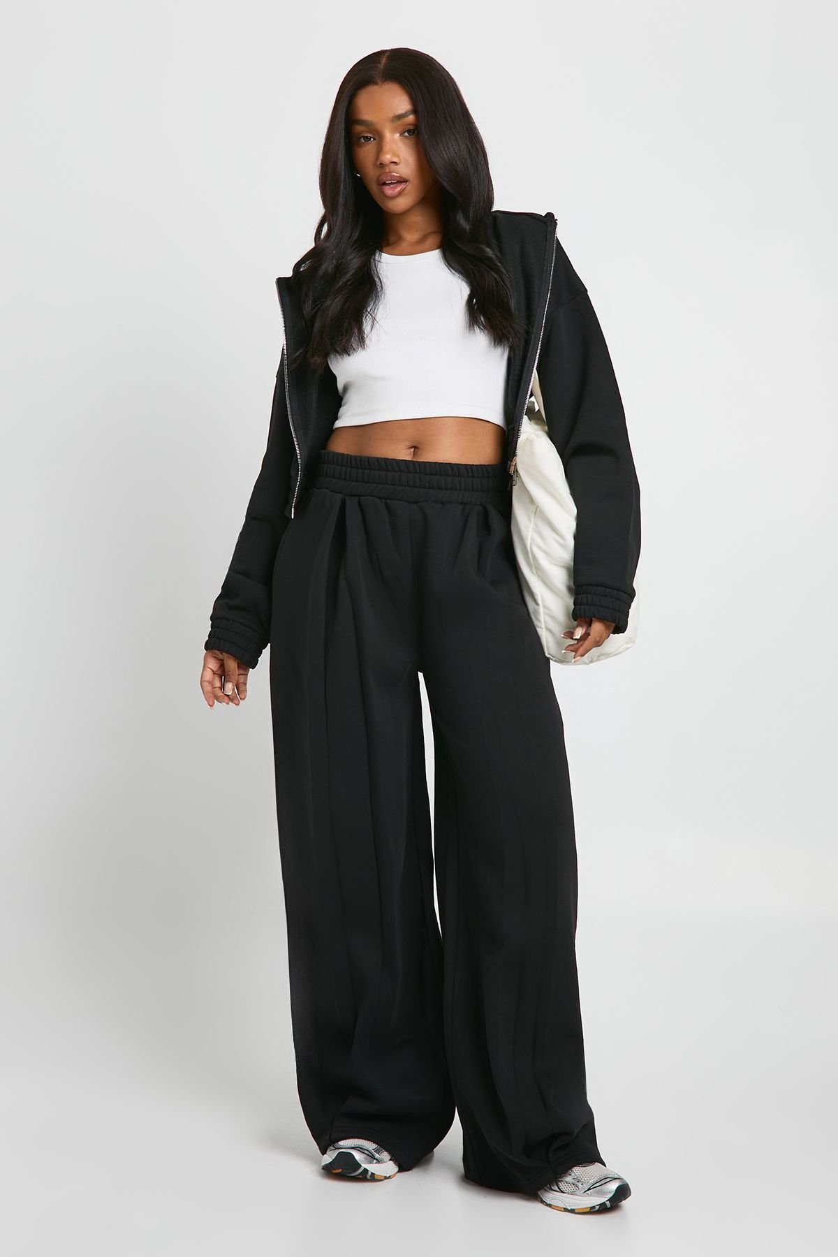 Jogger taille haute à détails plissés et jambe droite
