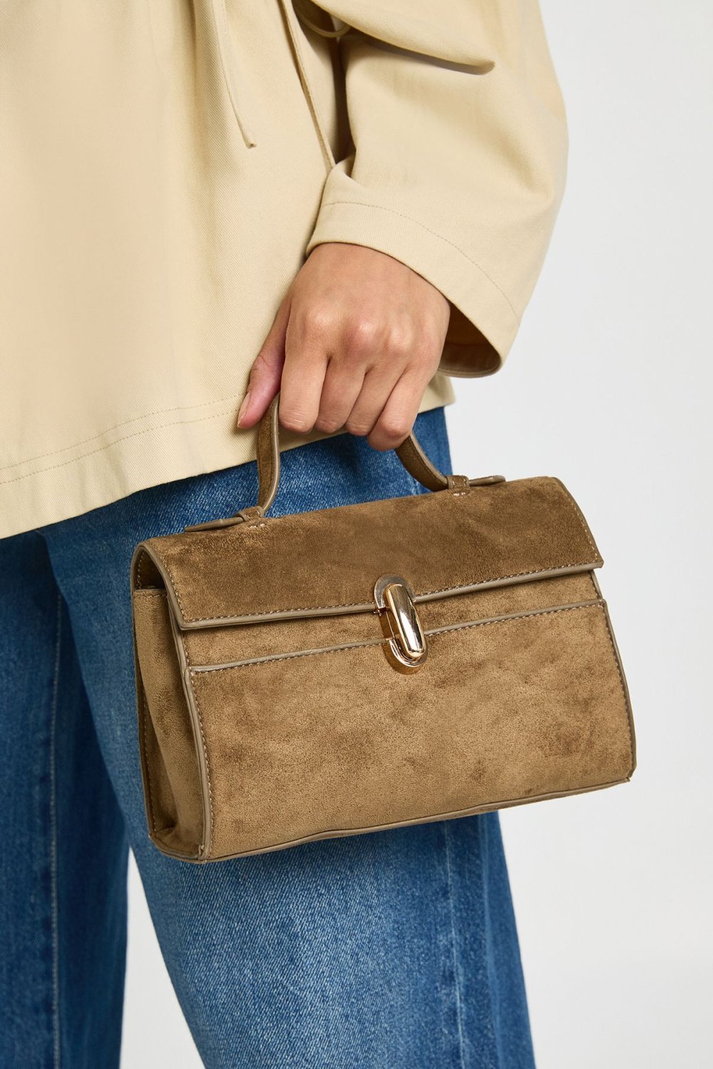 Grab bag with metal clasp