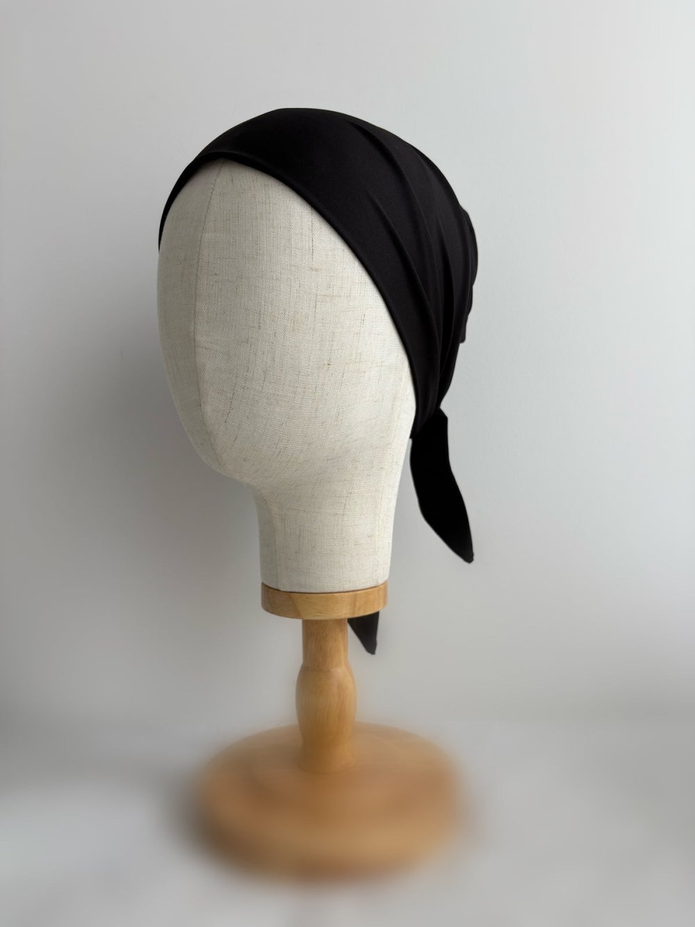Tie-back modal underscarf bonnet - Black