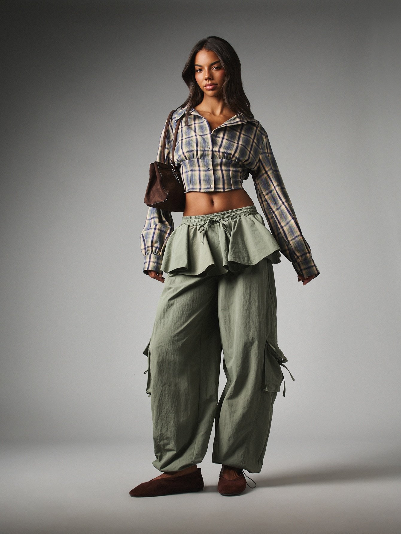Pantalon cargo large avec jupe à volants