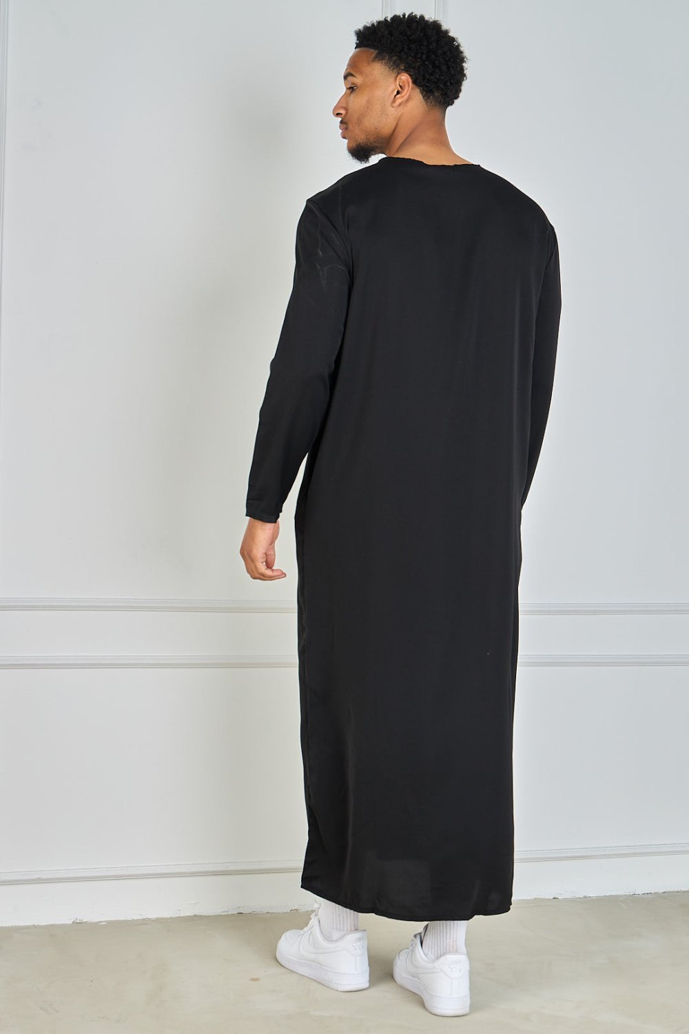Black qamis with embroidered collar and tassel