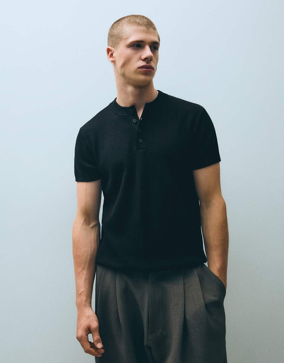 T-shirt slim à manches courtes avec col henley noir
