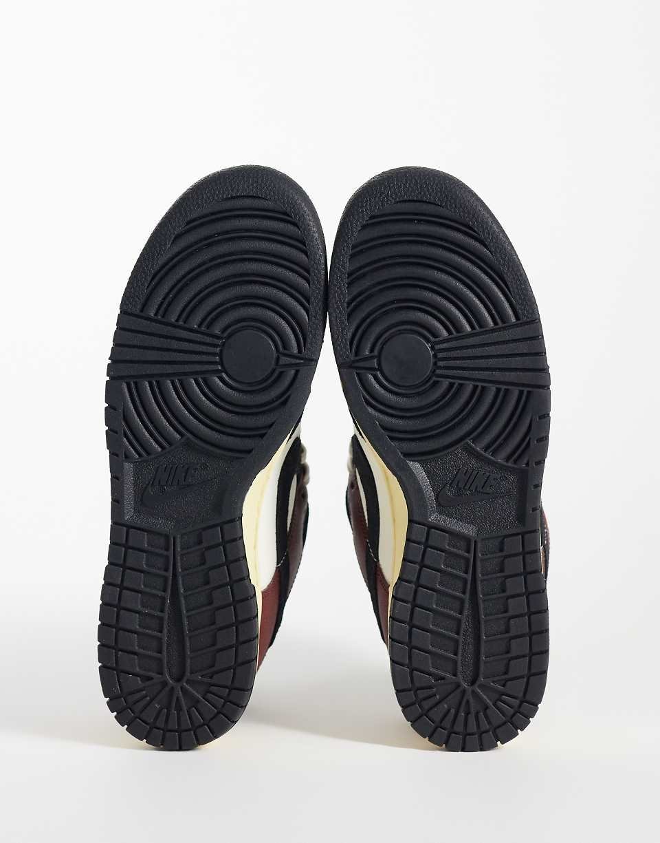 حذاء رياضي Dunk Low PRM بالعنابي والأسود