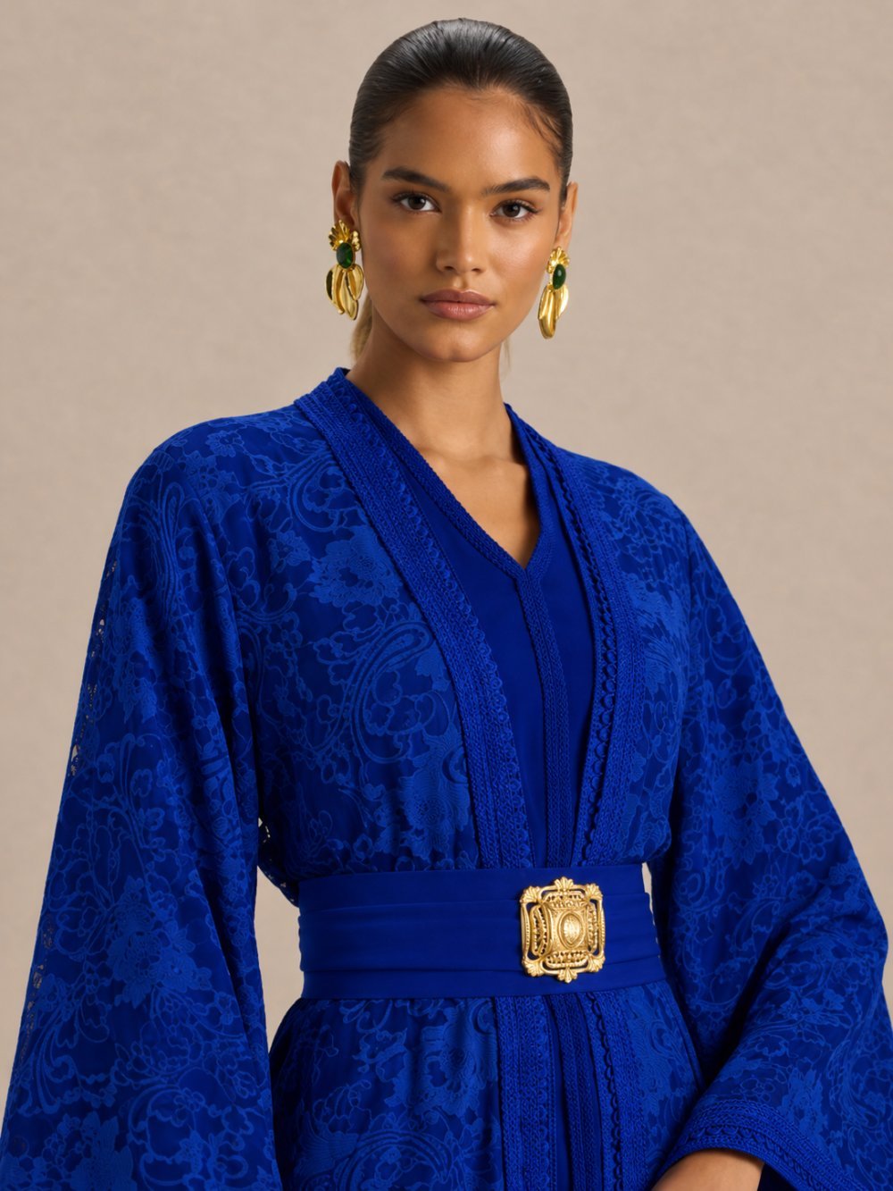 Takchita en dentelle et crêpe bleu roi