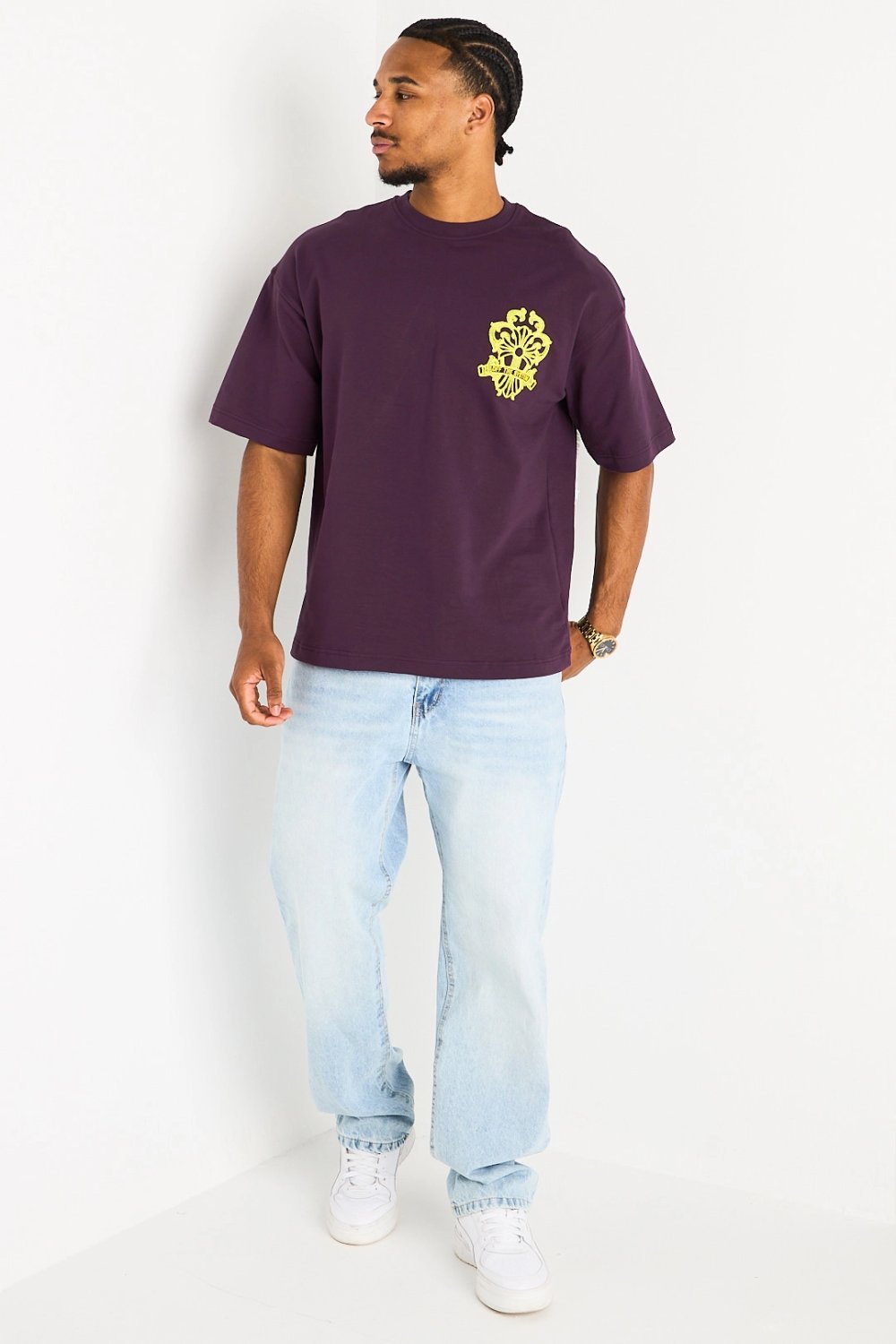 T-shirt brodé style écusson violet