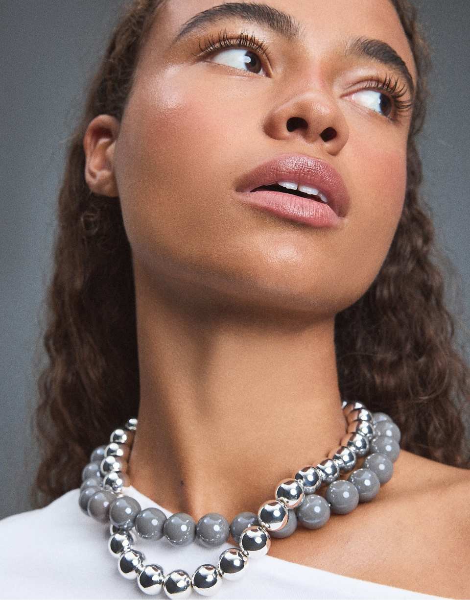 Lot de 2 colliers de perles gris
