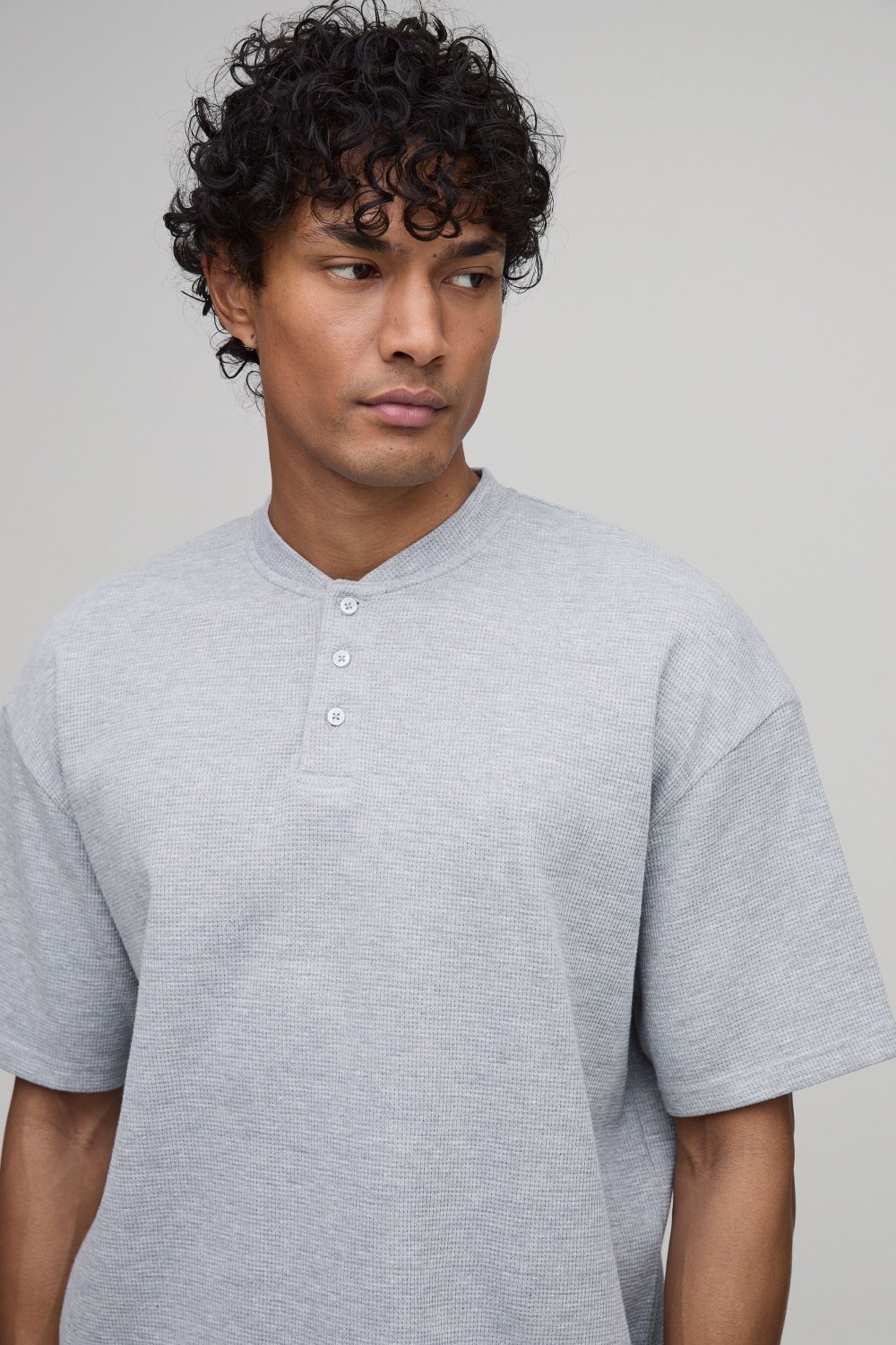 Ensemble détente t-shirt henley et pantalon gaufré