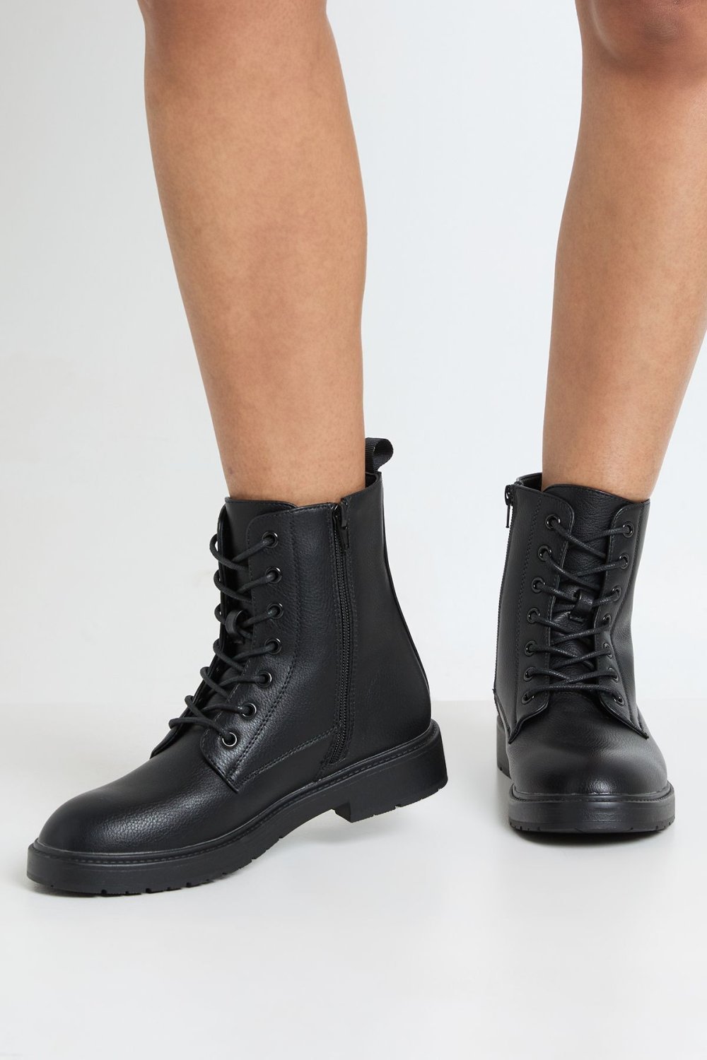 Bottines style randonnée plats