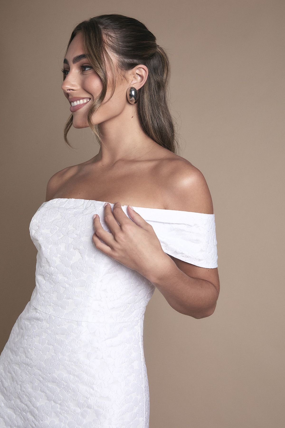 Short off-the-shoulder jacquard wedding dress