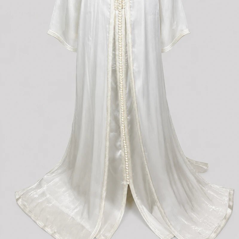 Off-white organza and crêpe takchita