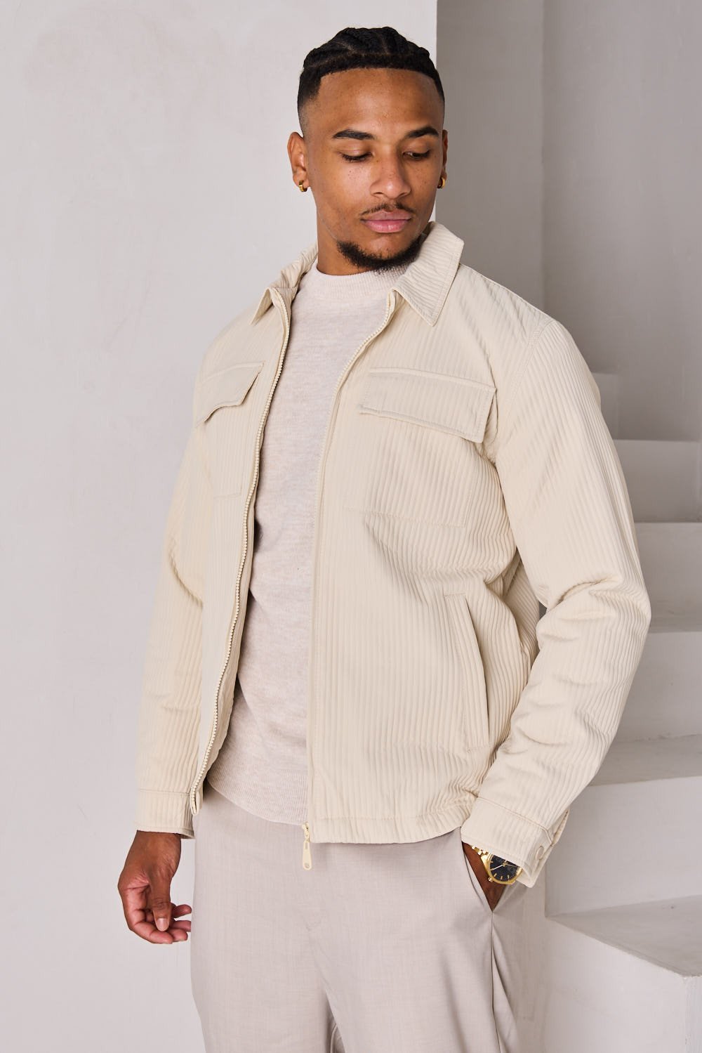 Veste côtelée zippée à col rabat beige