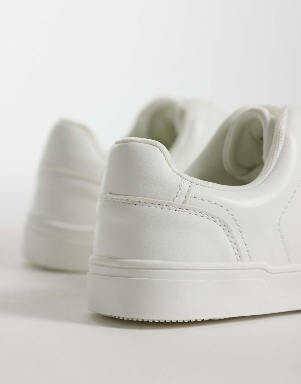 Baskets basses en similicuir blanches