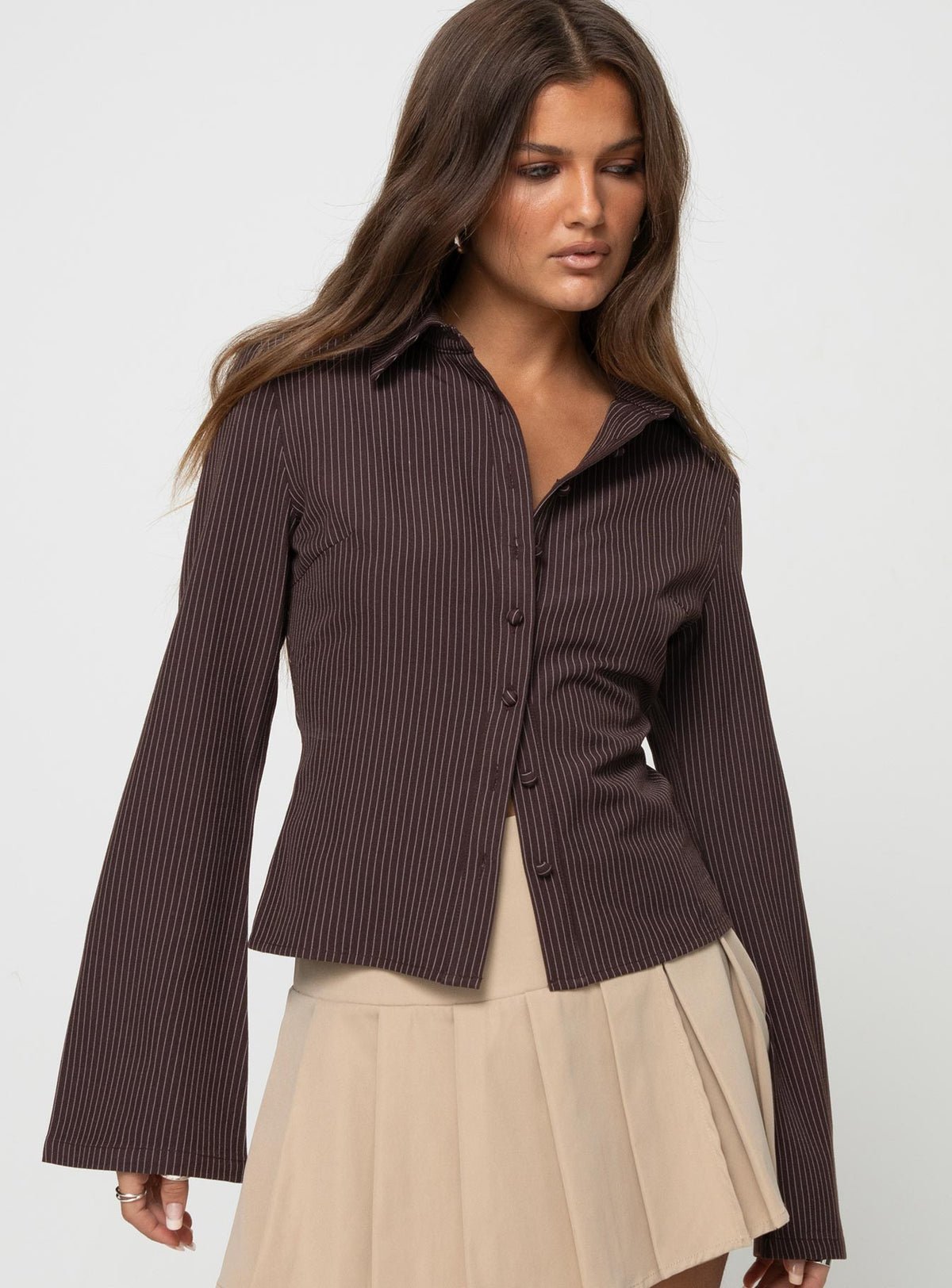 Chemise à fines rayures manches évasées