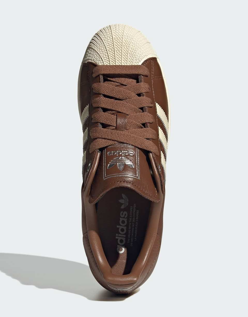 حذاء رياضي Superstar II بالبني والكريمي