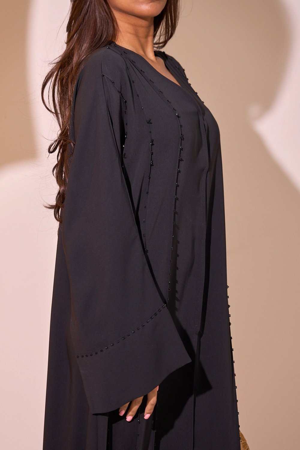 Abaya k7la wasa3 b perles w fenta